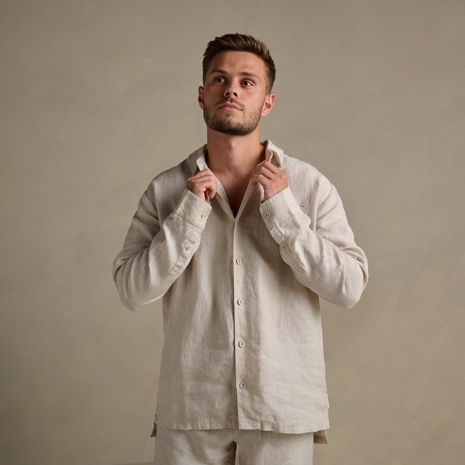 The Men's Linen Shirt - Clay
