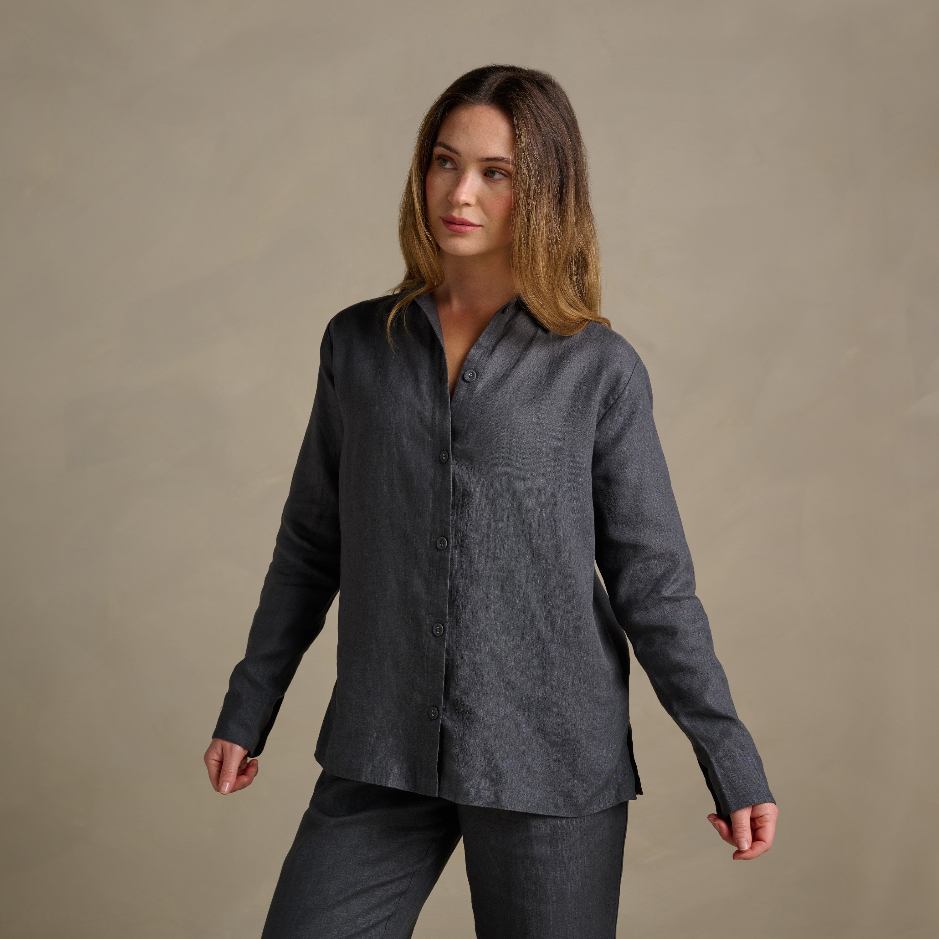 The Women's Linen Shirt - Ink