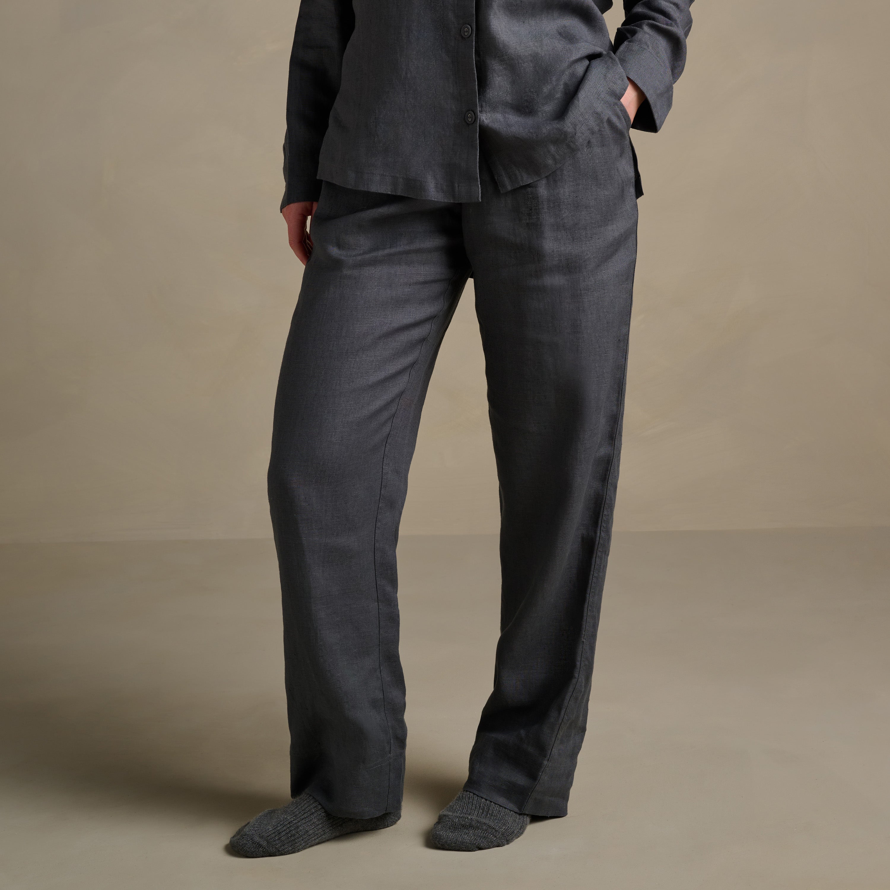 The Women's Linen Trouser - Ink