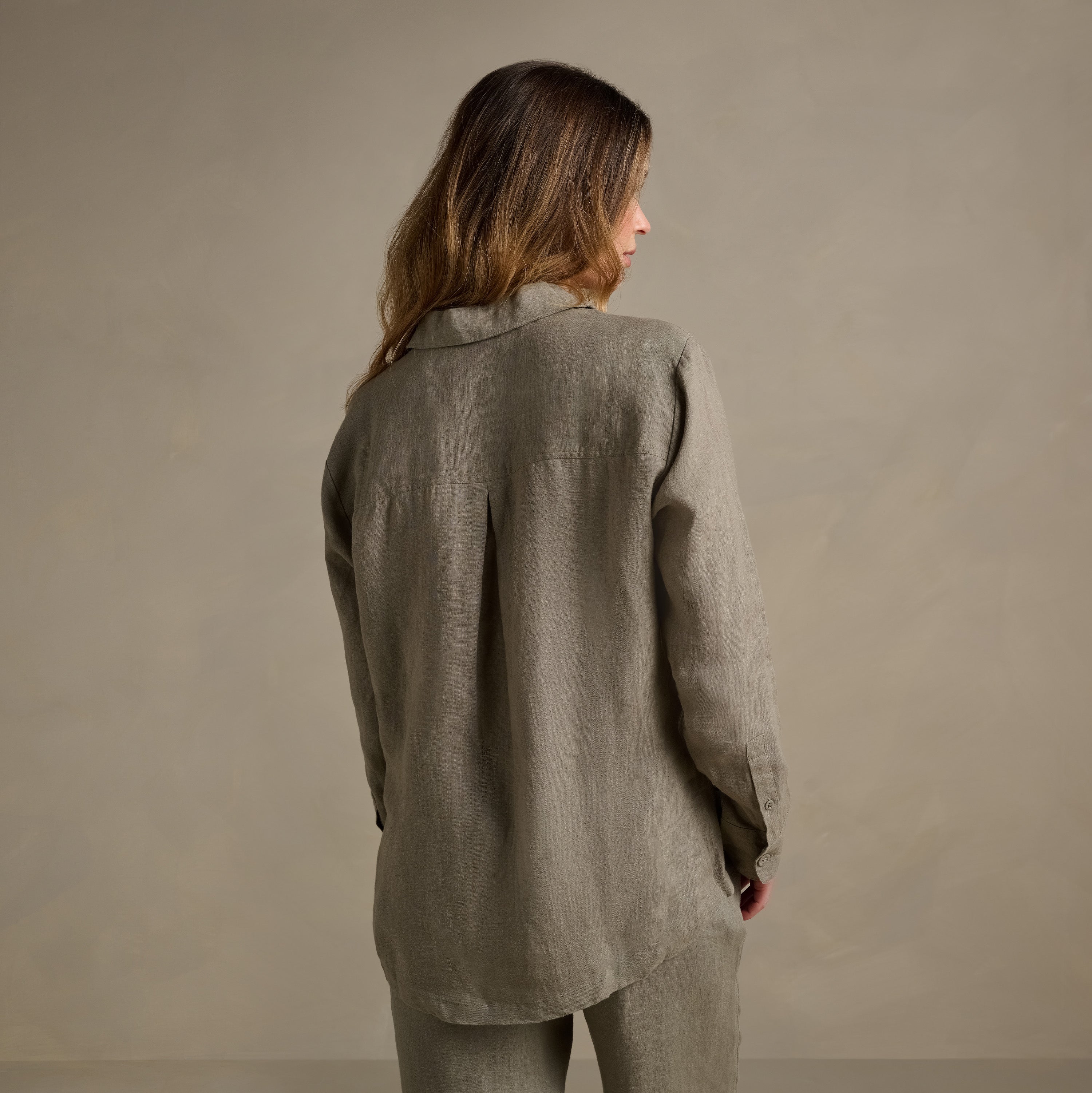 The Women's Linen Shirt - Moss