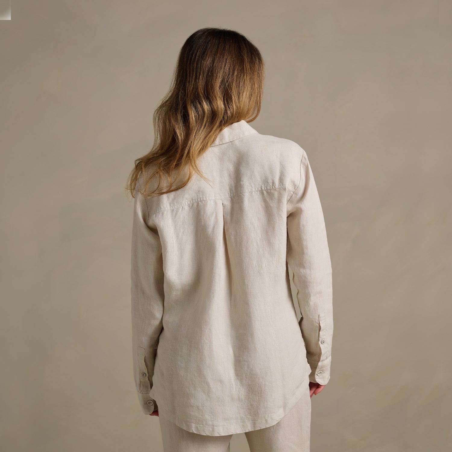 The Women's Linen Shirt - Clay