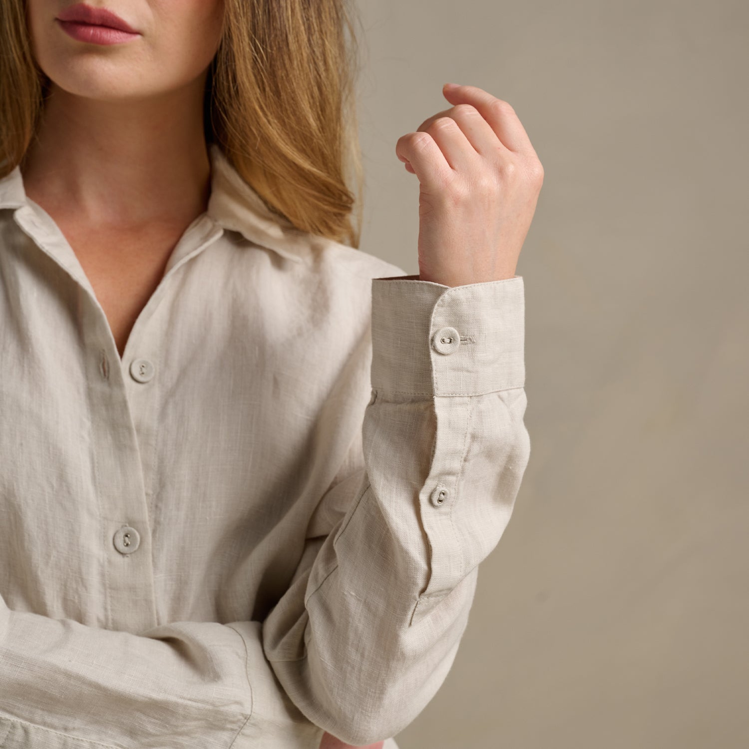 The Women's Linen Shirt - Clay