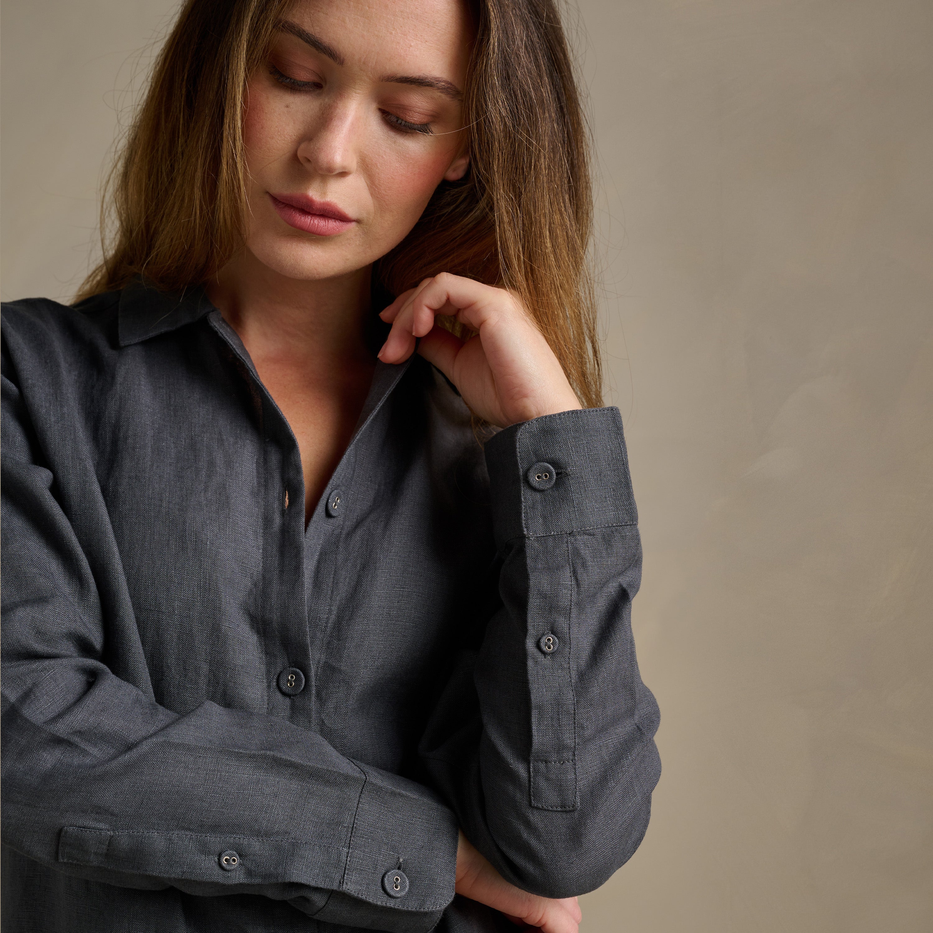 The Women's Linen Shirt - Ink